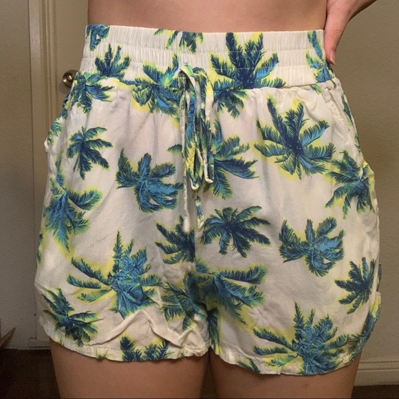 🔴High waisted shorts bundle - Picture 6 of 6